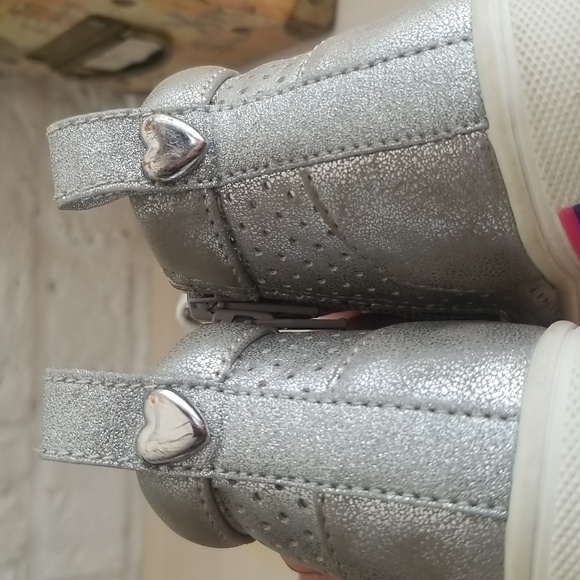 Silver/Shoes Toddler Size 7 - Picture 11 of 11